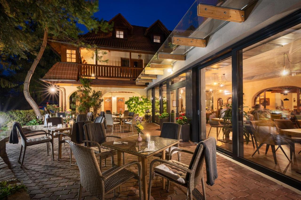 Hotel Frydl Praha Bagian luar foto